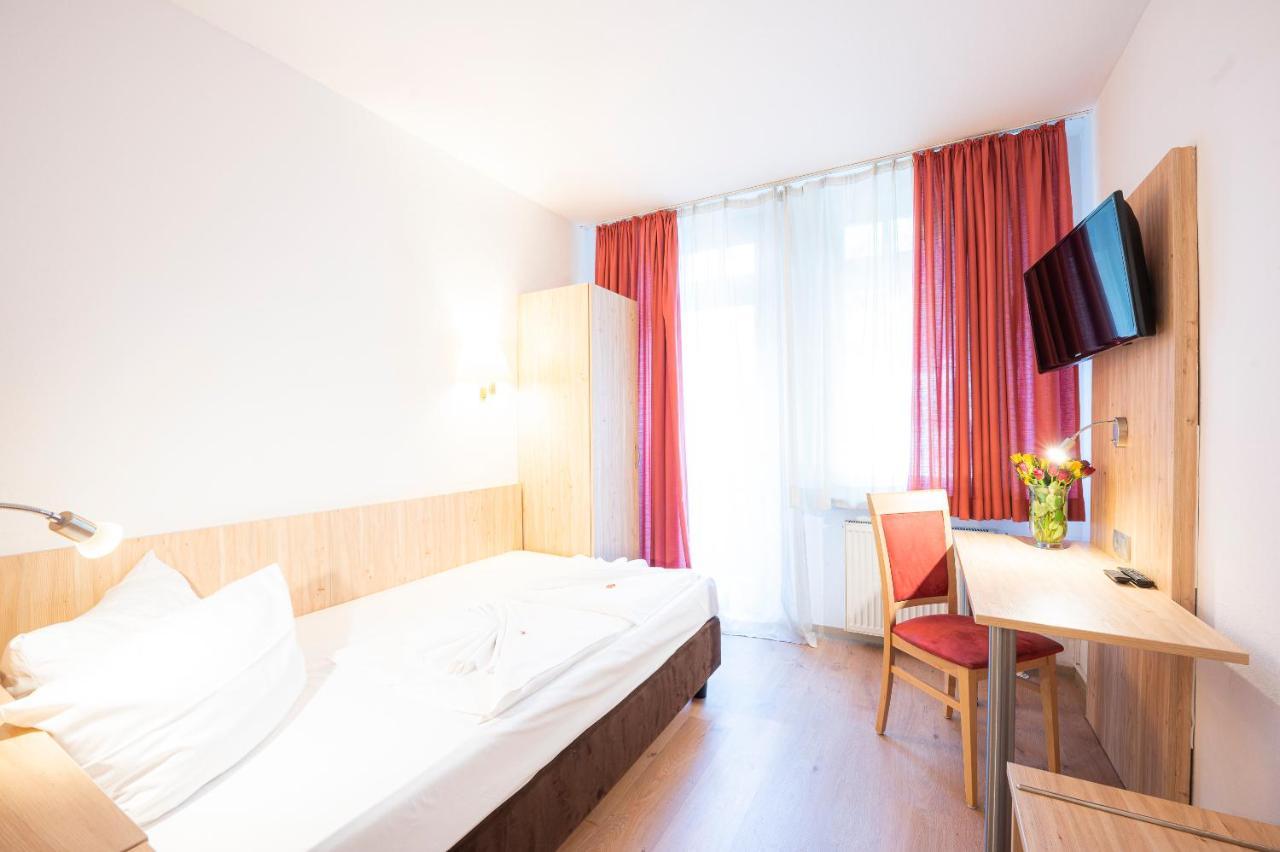 Hotel Astoria Am Urachplatz Stuttgart Exterior foto