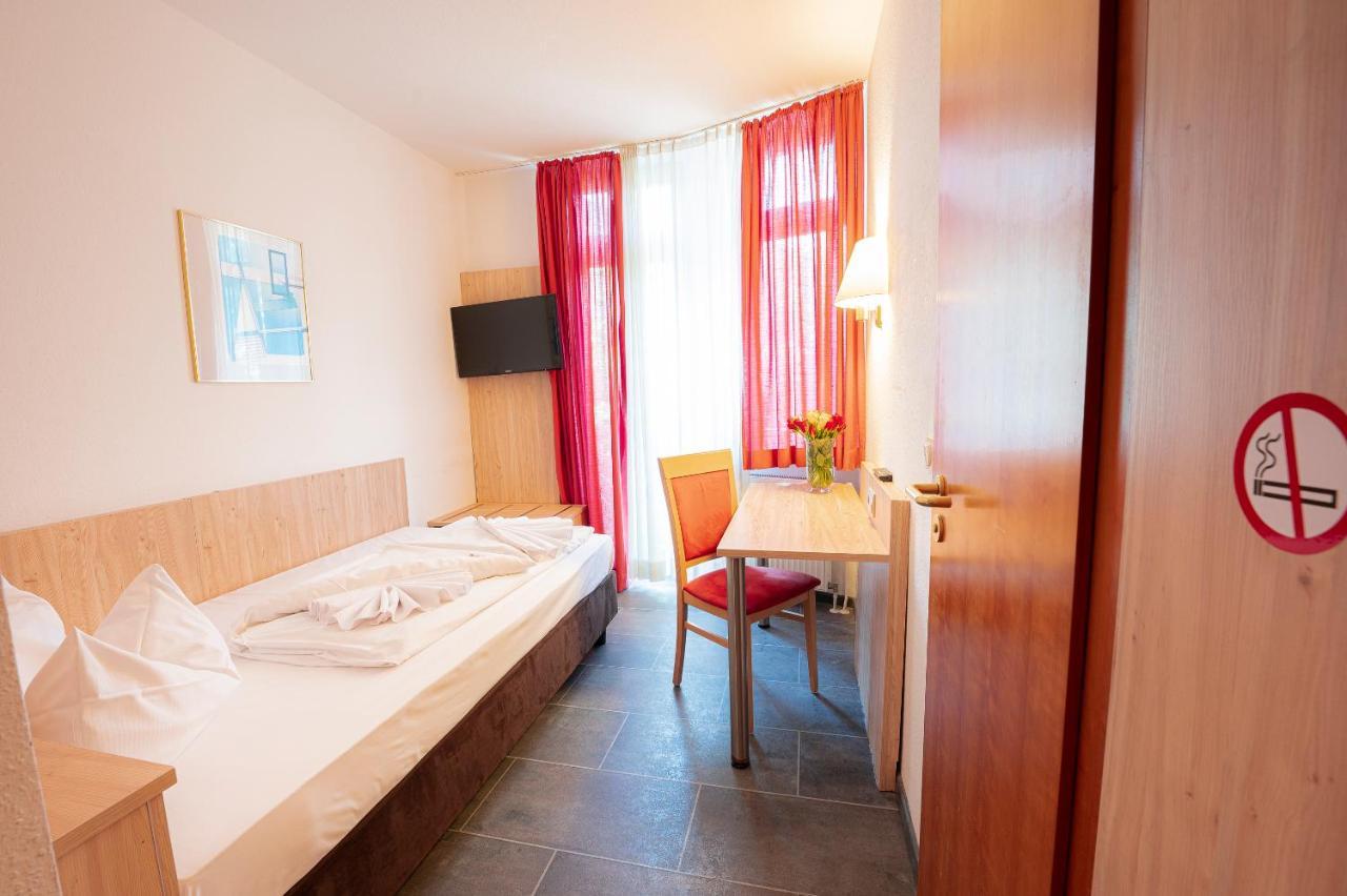 Hotel Astoria Am Urachplatz Stuttgart Exterior foto
